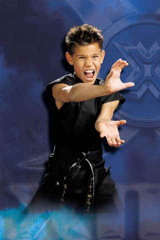 Has a sister called makenaIs a jun.. Daily life - About me & friends - taylor lautner